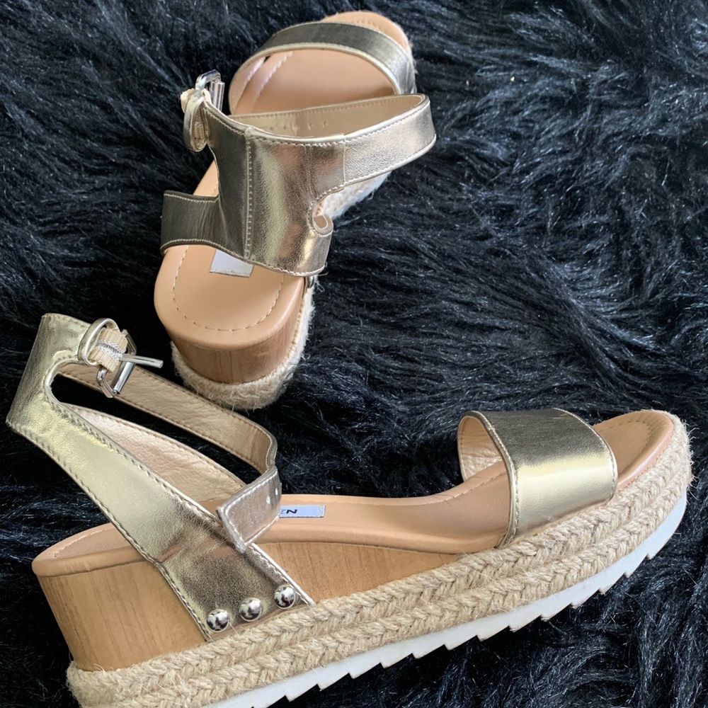Beautiful Gold wedge sandals- Steve Madden